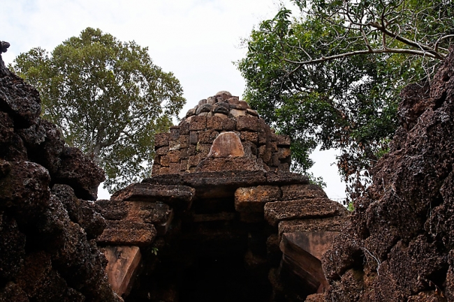 25-Prasat Ta Muen-009